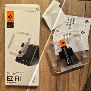 Spigen GlasTR EZ FIT Screen Protector Galaxy Z Flip 7 Only Contains 1